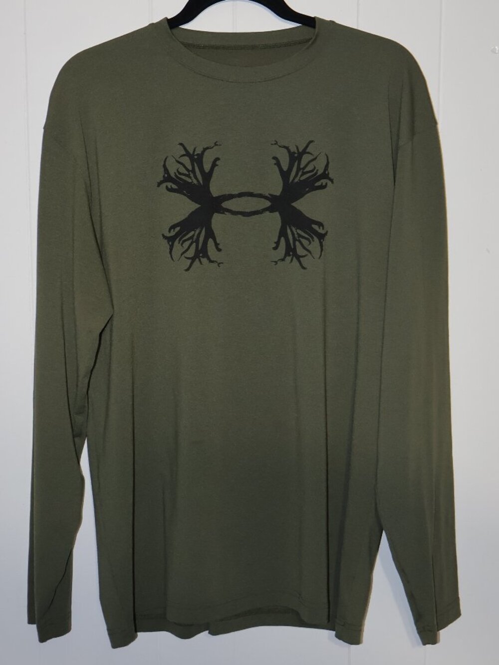 💜 2 for $25 💜 Under Armour Long Sleeve Graphic Tee Olive (Men’s M/Fits Bigger)